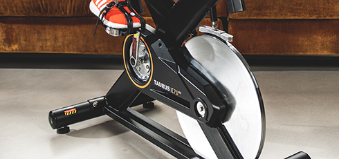 Taurus Indoor Cycle IC70 Pro <strong>Taurus Indoor Cycle IC70 Pro</strong>: Ontworpen voor intensieve trainingen